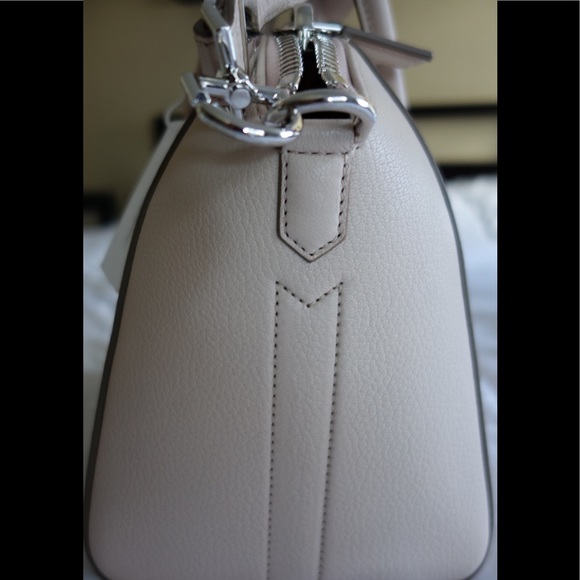 Antigona small textured leather tote - Picture 13 of 13